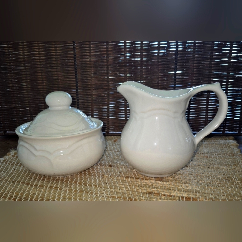 PFaltzgraff Ceramic Sugar Bowl and Creamer Set